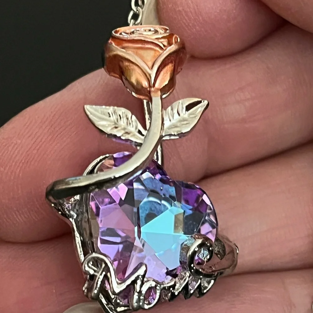 ☄️This stunning heart and rose pendant necklace is perfect for Mother’s Day! 18” - Picture 8 of 14